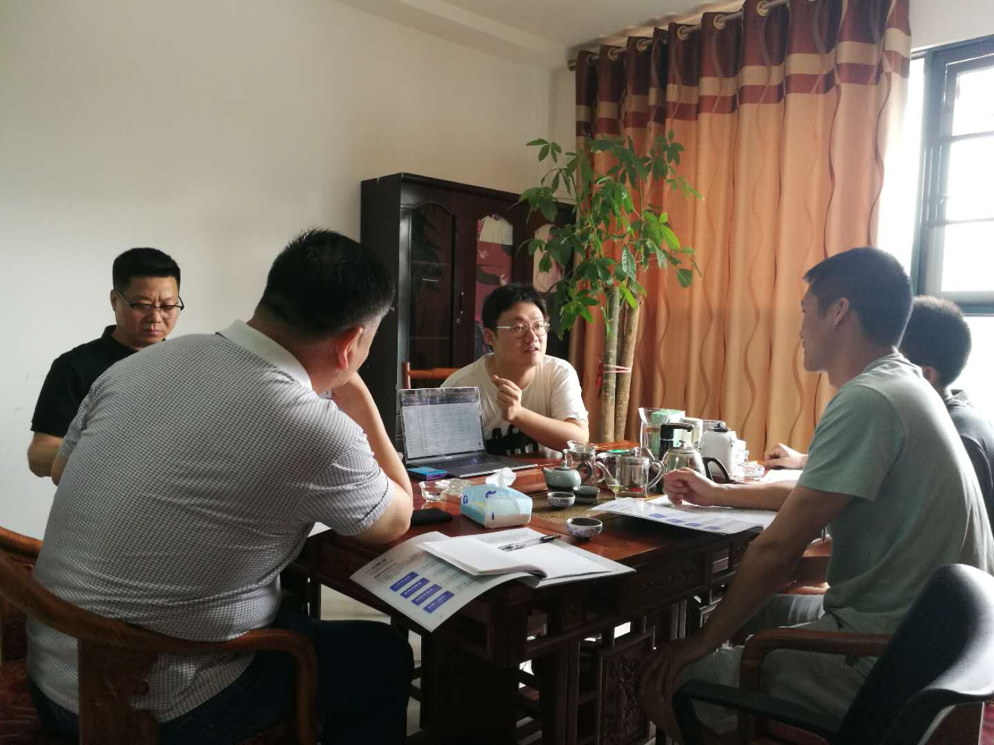 8cebde4b057f2193c66035592979fe8.jpg